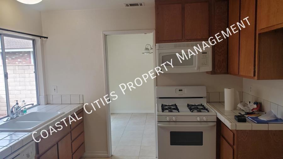 1696 Carmel Cir E - Photo 5 of 37