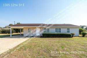 featured image of 1305 12th St E