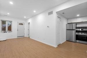 1313 W Chicago Ave #1R - Photo 4 of 9