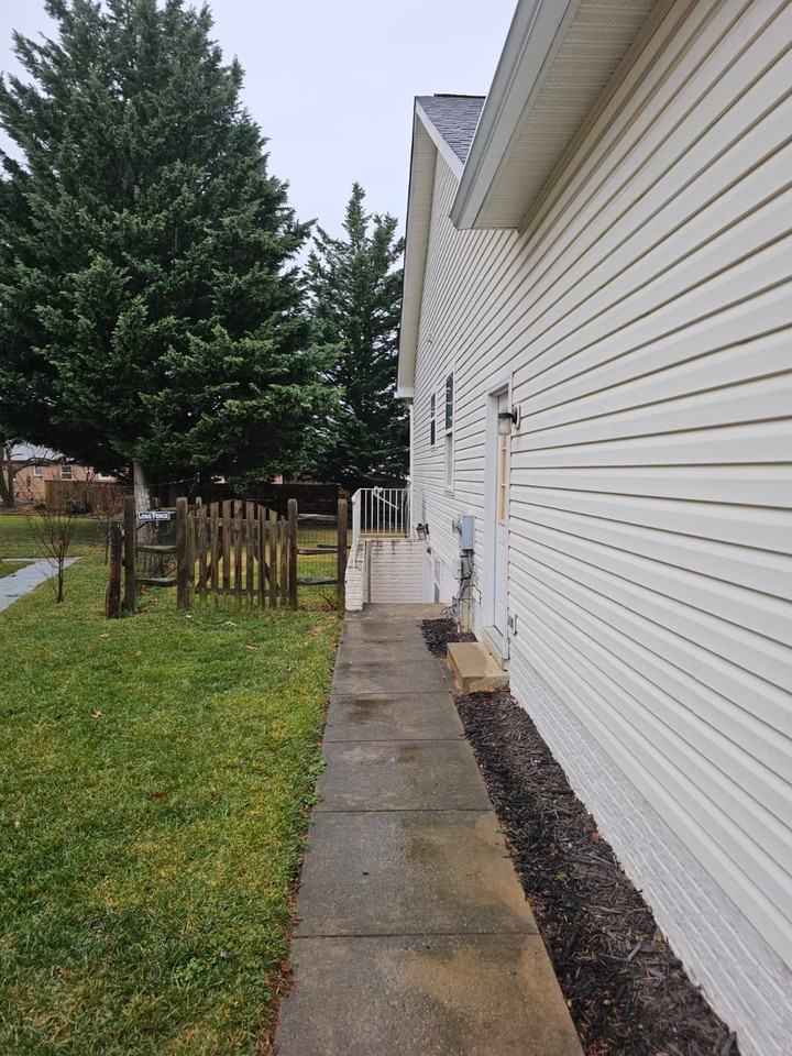 815 Aztec Dr #B - Photo 3 of 16