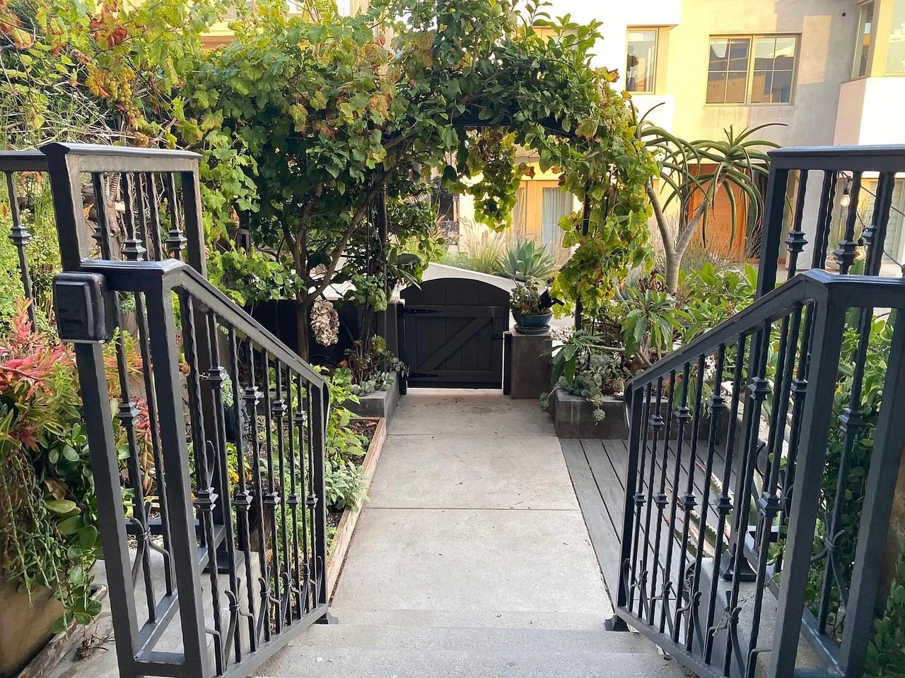 221 24th St #NA - Photo 5 of 37