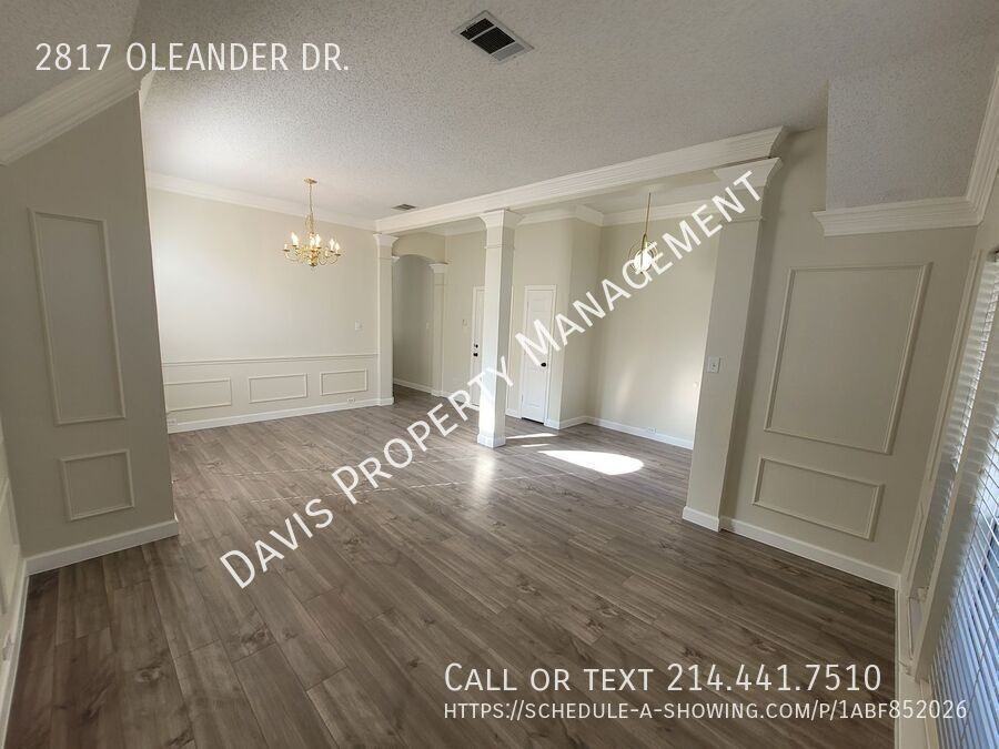 2817 Oleander Dr - Photo 3 of 22