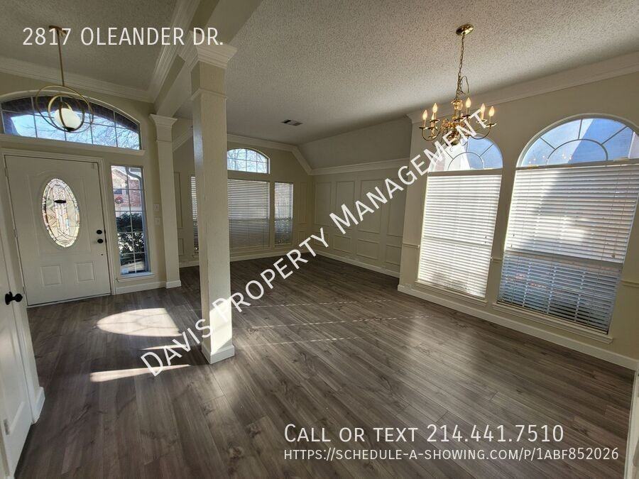2817 Oleander Dr - Photo 4 of 22