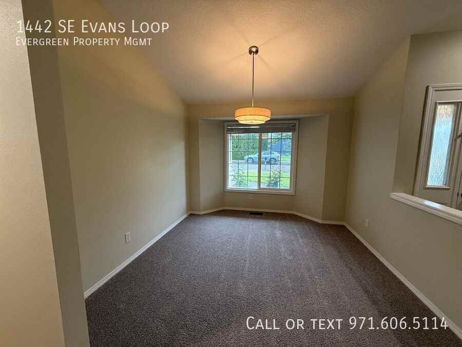 1442 Se Evans Loop - Photo 5 of 36