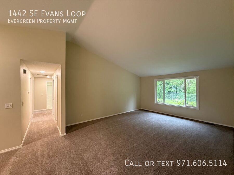 1442 Se Evans Loop - Photo 6 of 36