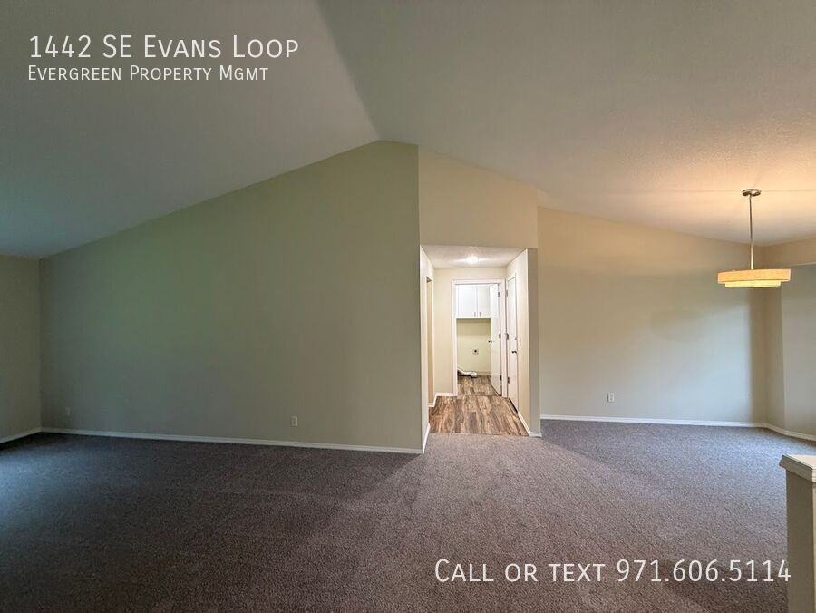 1442 Se Evans Loop - Photo 7 of 36