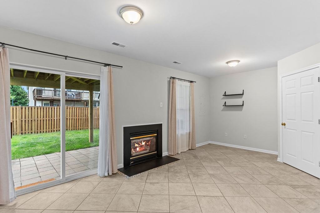 45426 Clarkes Crossing Sq - Photo 7 of 50