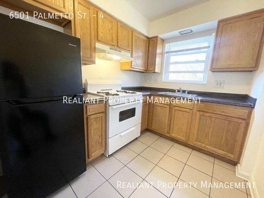 6501 Palmetto St #4 - Photo 4 of 10