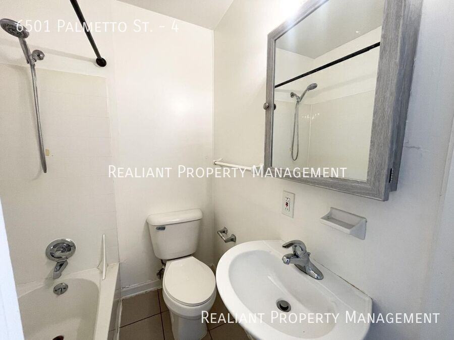 6501 Palmetto St #4 - Photo 7 of 10