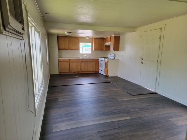 1317 E Elgin St - Photo 2 of 7