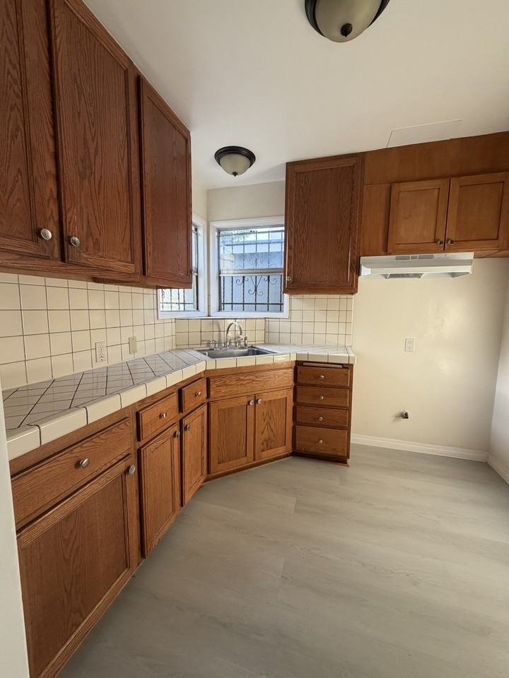8811 S Budlong Ave #NA - Photo 3 of 9