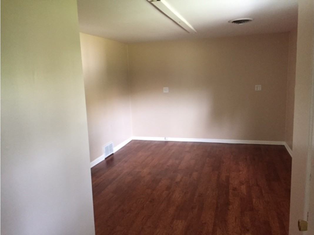 15 Shagbark Rd - Photo 4 of 7