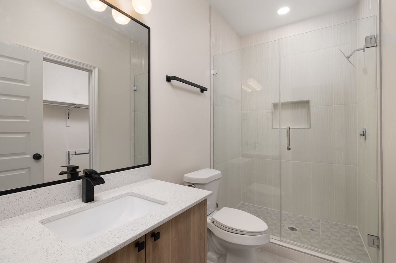 6009 N 43rd Ln #3 - Photo 3 of 11