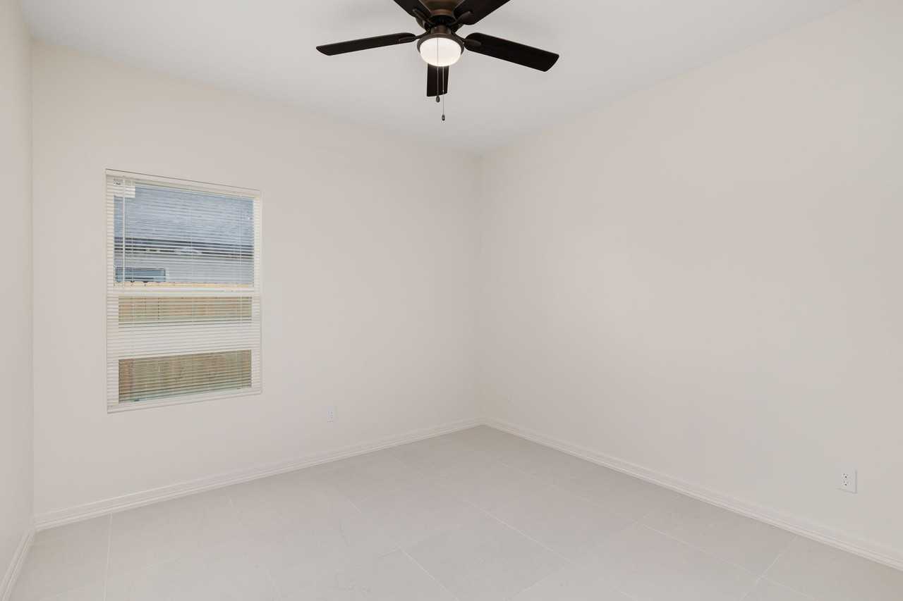 6009 N 43rd Ln #3 - Photo 4 of 11