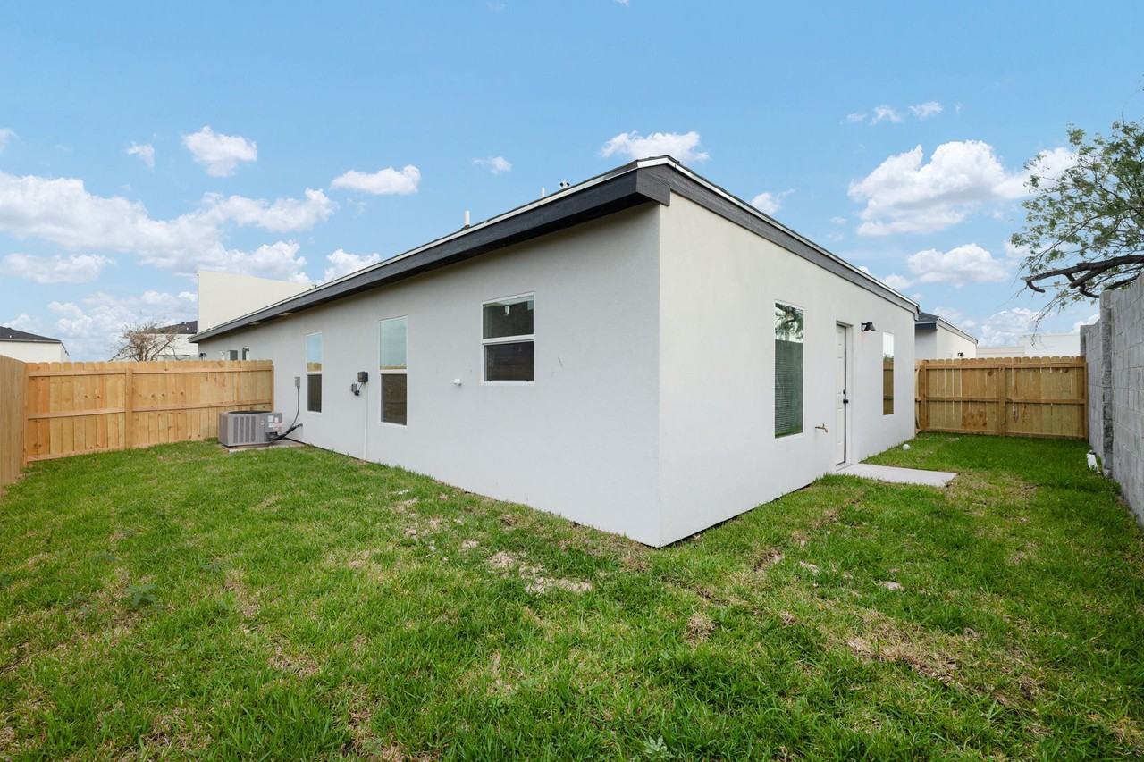 6009 N 43rd Ln #3 - Photo 6 of 11