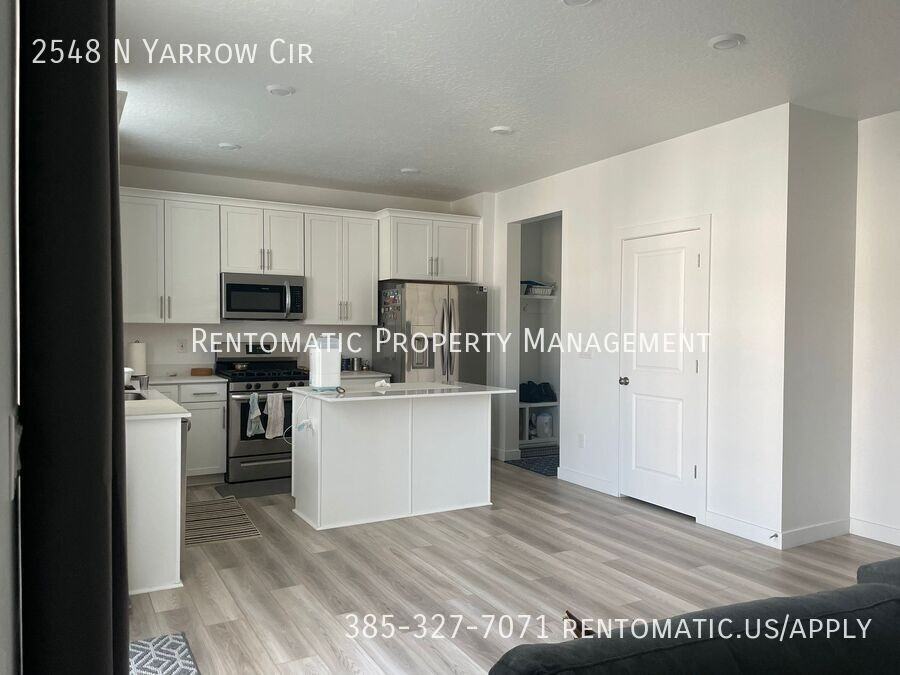 2548 N Yarrow Cir - Photo 3 of 32