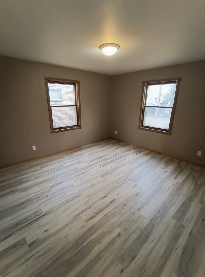 2124 Vermont Ave - Photo 2 of 11