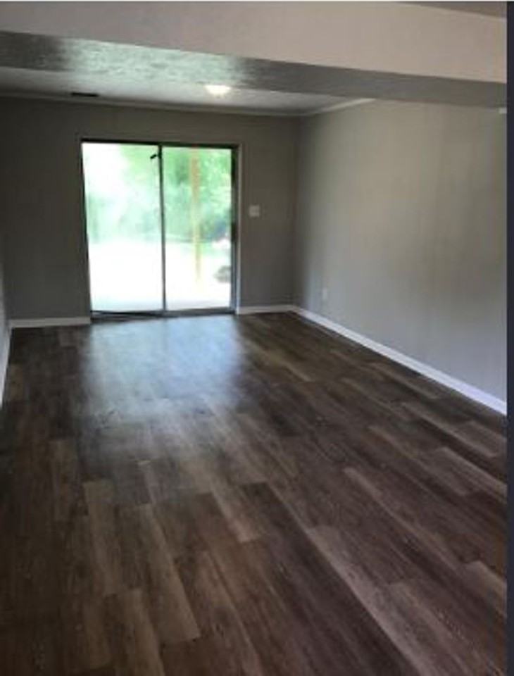653 Bishop Dr - Photo 5 of 20