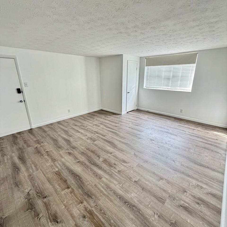 334 S Broadway #15 - Photo 2 of 6