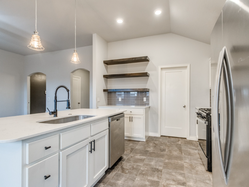 705 Blue Fish Rd - Photo 5 of 20