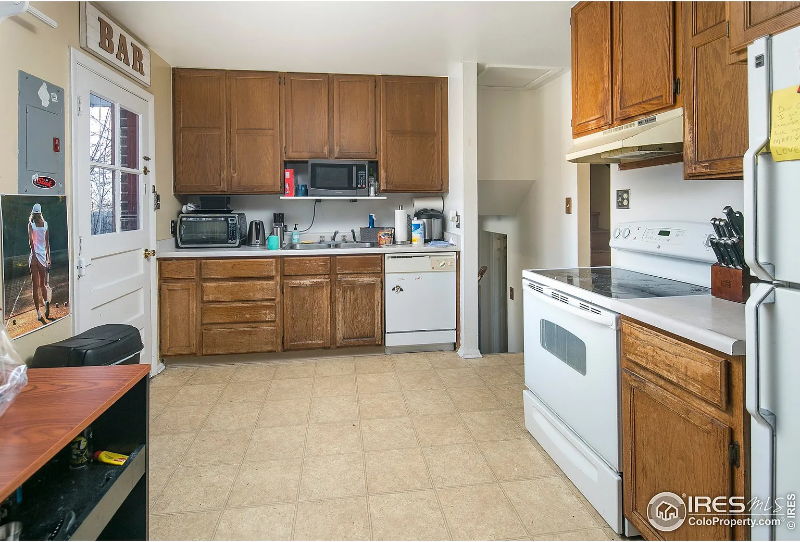 3445 Moorhead Ave - Photo 2 of 12
