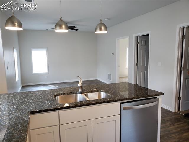 2310 E Saint Vrain St #101 - Photo 4 of 9