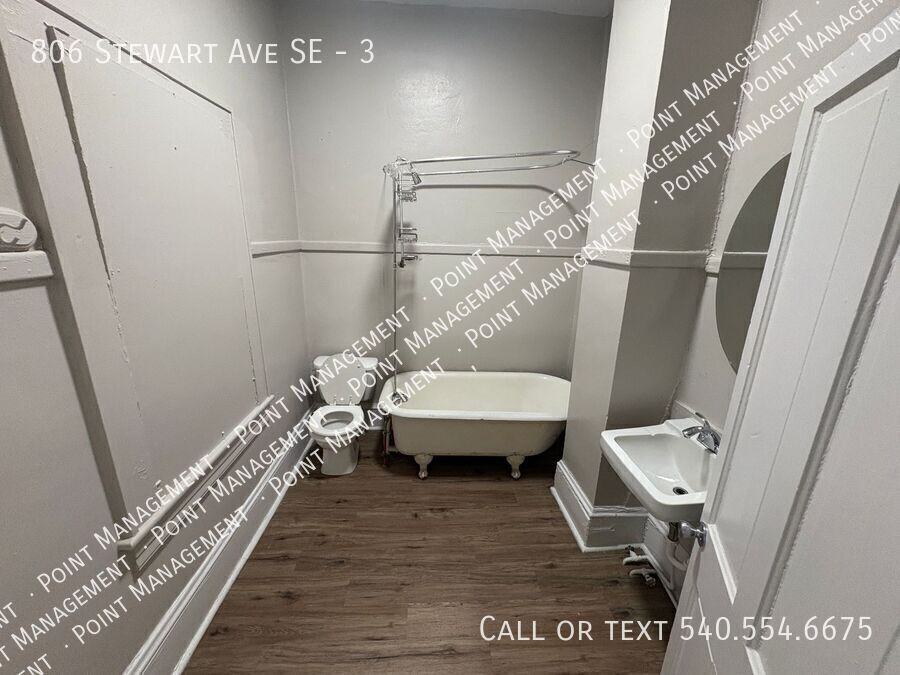 806 Stewart Ave Se #3 - Photo 2 of 5