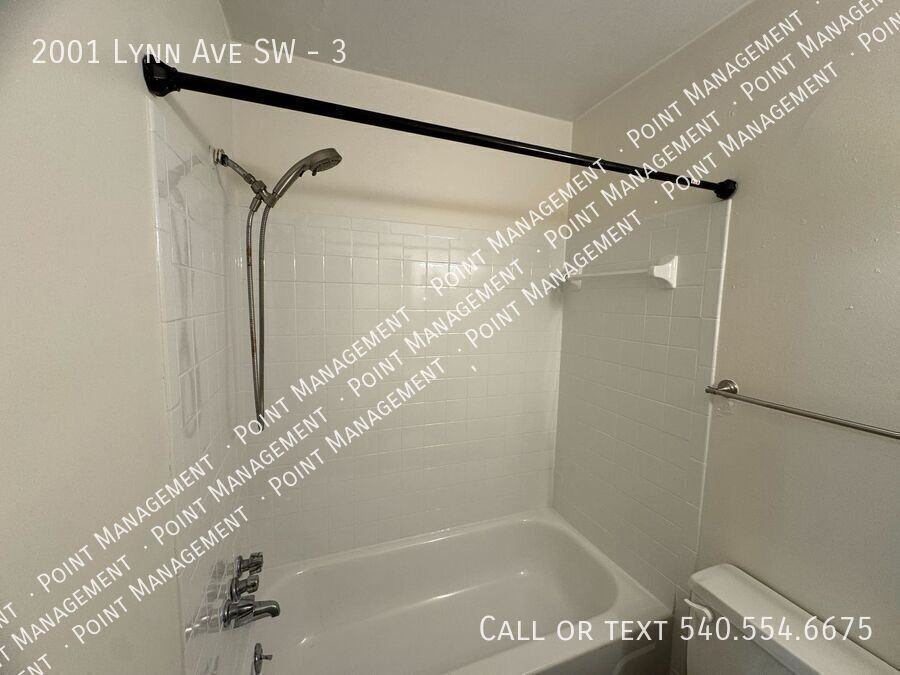 2001 Lynn Ave Sw #3 - Photo 4 of 7