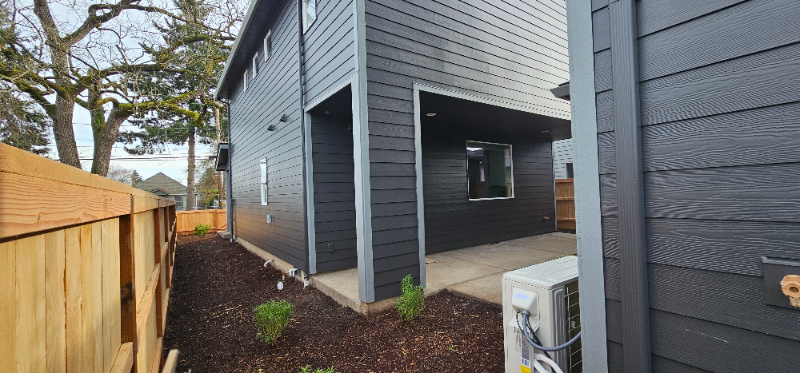 877 Park Ave Ne - Photo 4 of 50