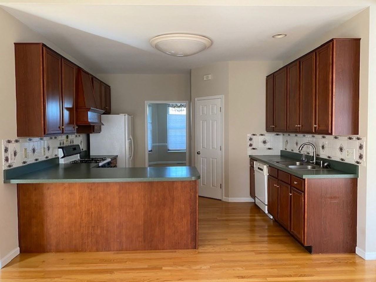 66 Derbyshire Dr - Photo 5 of 19