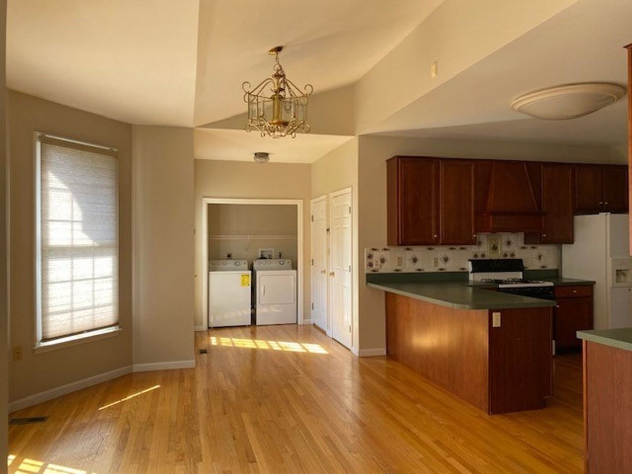 66 Derbyshire Dr - Photo 6 of 19