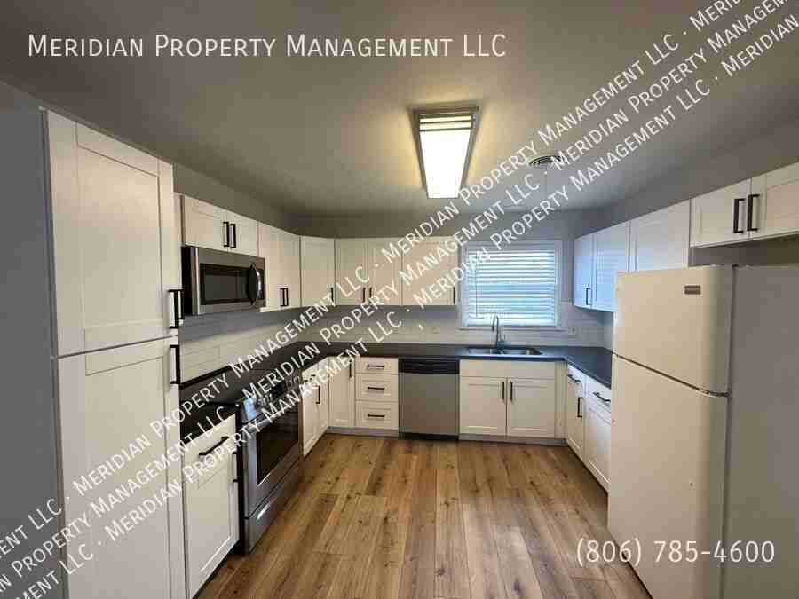 4423 27th St - Photo 4 of 16