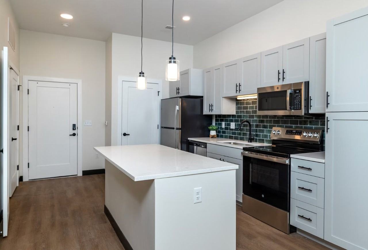 801 S Wells St #819 - Photo 2 of 8