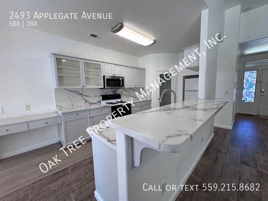 2493 Applegate Ave - Photo 4 of 18