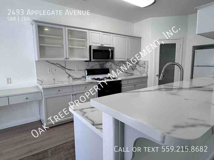 2493 Applegate Ave - Photo 5 of 18