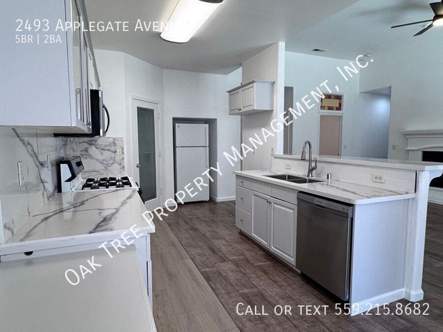 2493 Applegate Ave - Photo 6 of 18