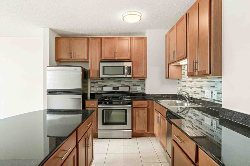 330 N Clinton St - Photo 2 of 14