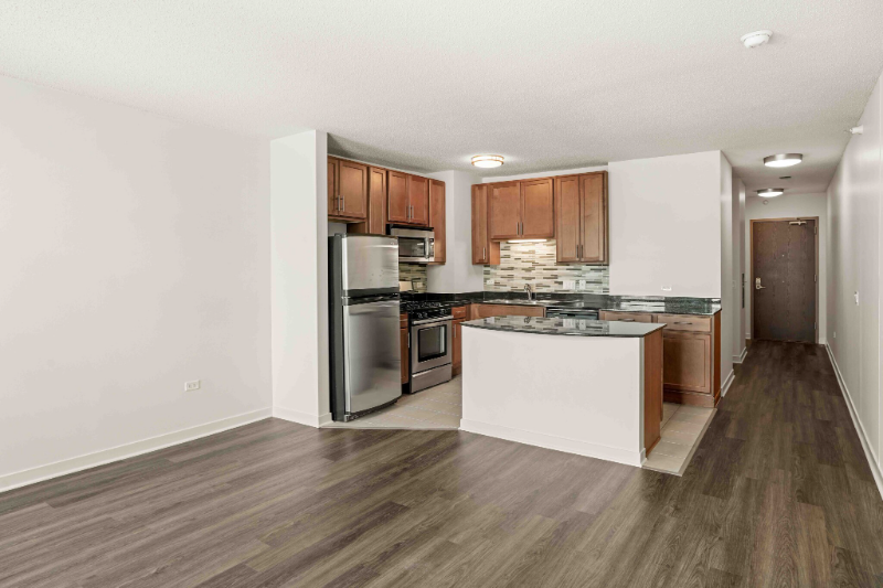 330 N Clinton St - Photo 3 of 14
