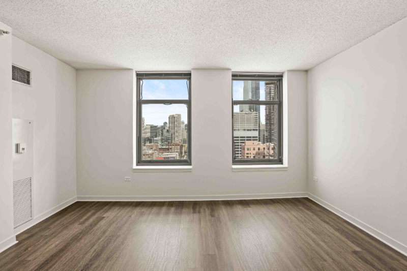 330 N Clinton St - Photo 4 of 14