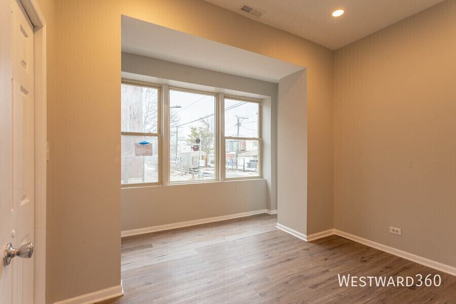 4656 N Albany Ave #2 - Photo 5 of 10
