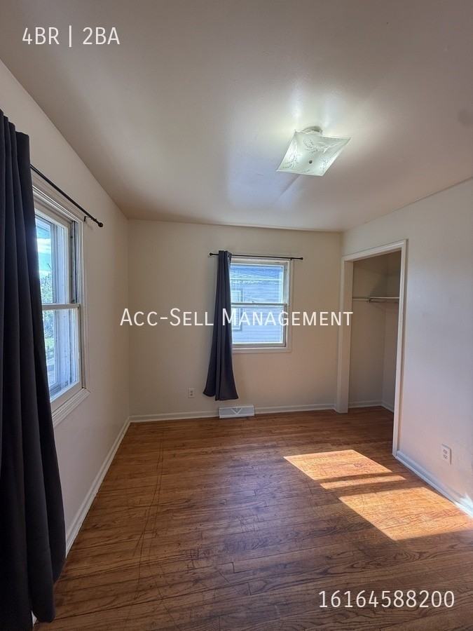 530 Hall St Se - Photo 3 of 20