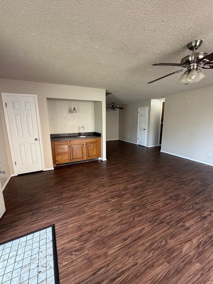 7136 Nw 115th St - Photo 4 of 15