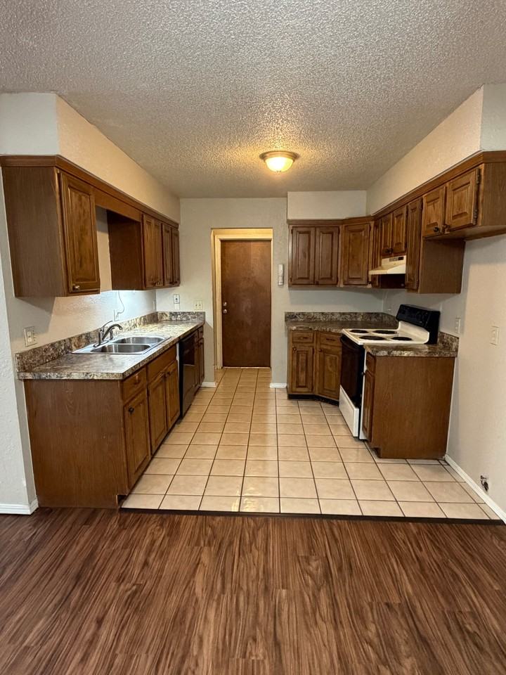 7136 Nw 115th St - Photo 6 of 15