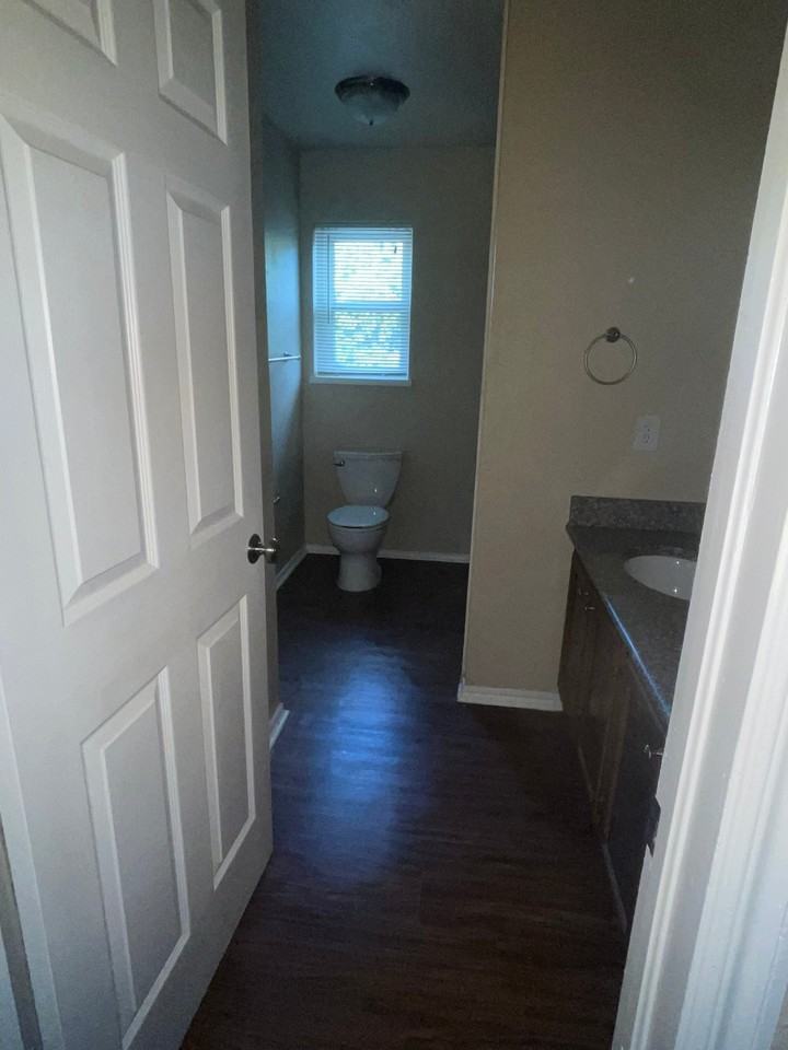 417 Nw 22nd St #B - Photo 3 of 14