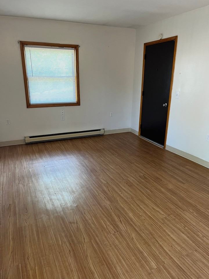 114 Spruce St #B - Photo 2 of 7