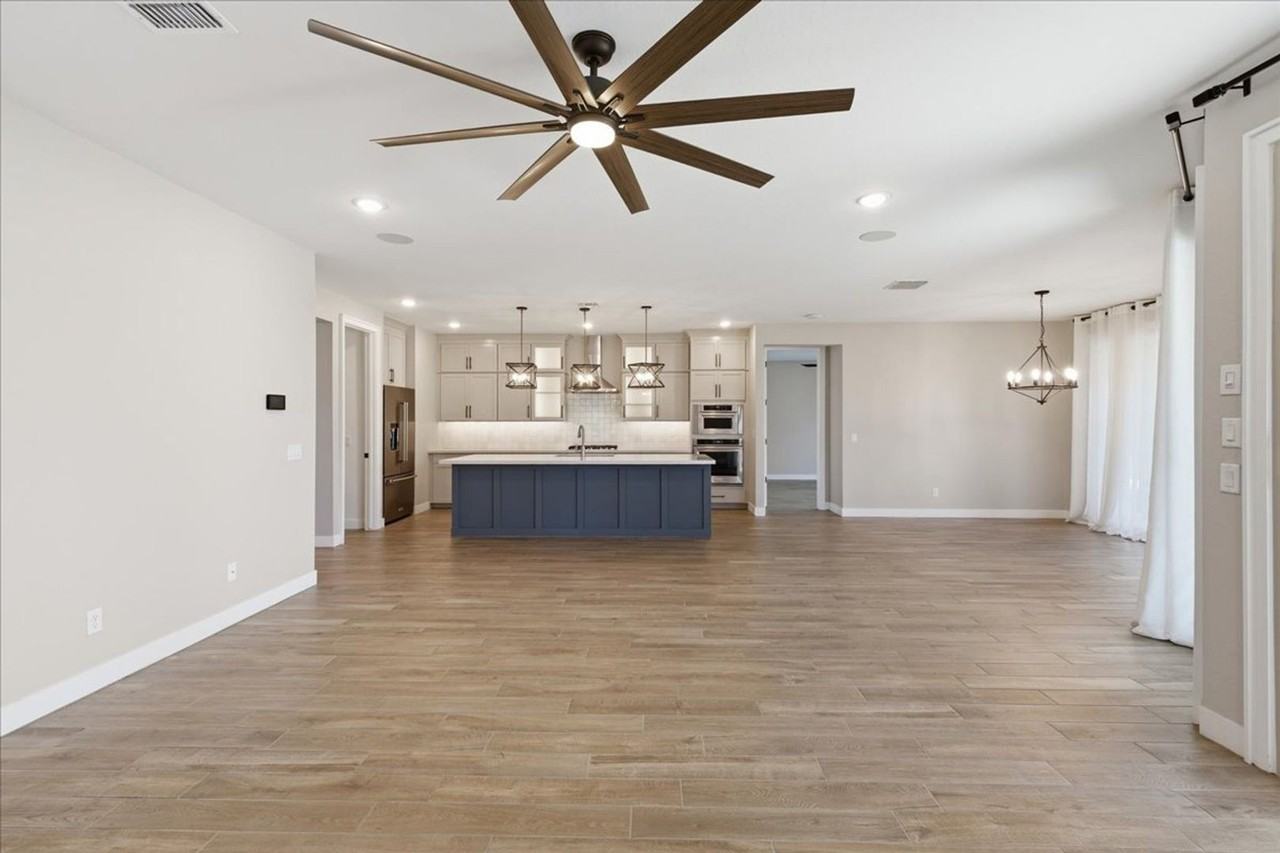 2225 N 140th Dr - Photo 4 of 40