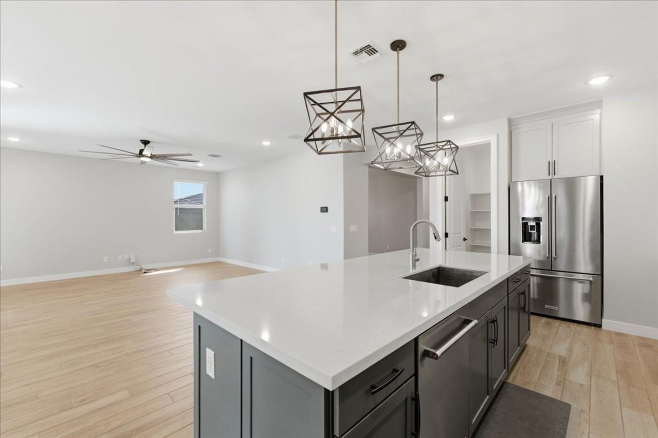 2225 N 140th Dr - Photo 6 of 40