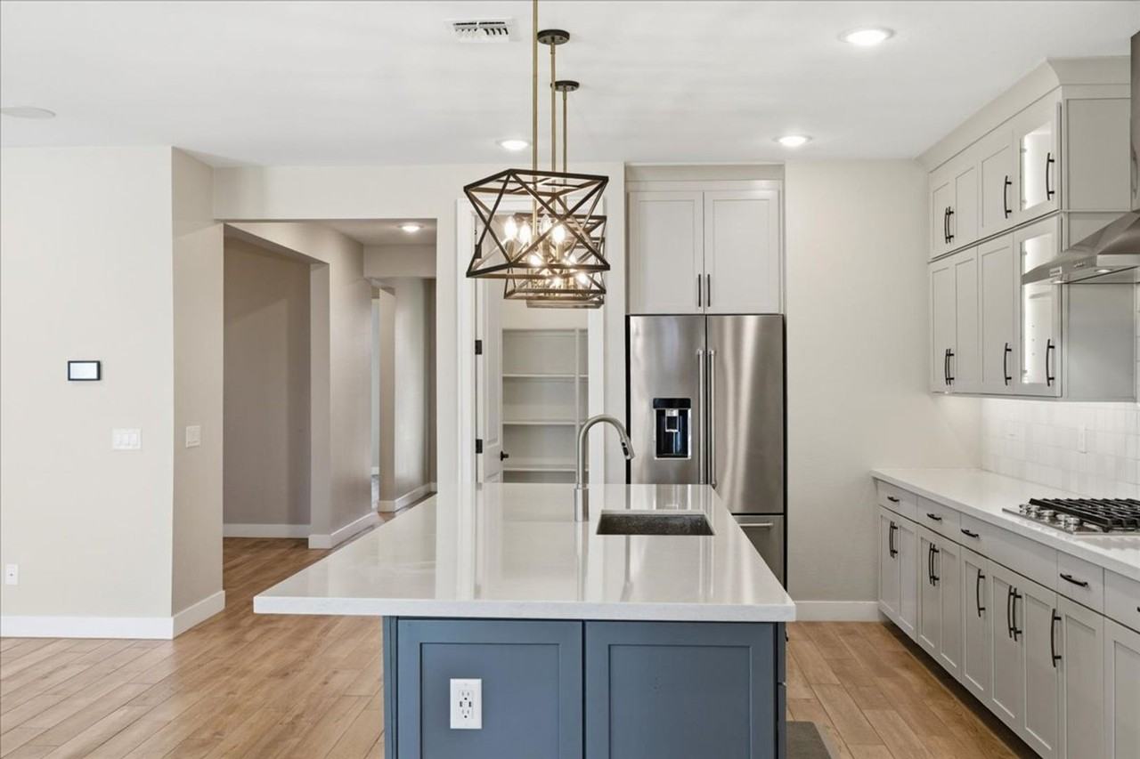 2225 N 140th Dr - Photo 7 of 40