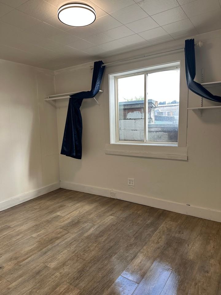 341 S Broadway St - Photo 3 of 4