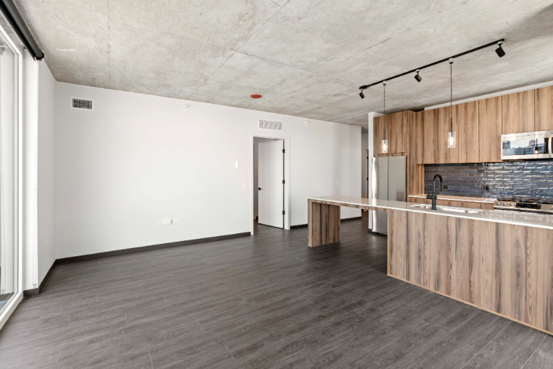 140 N Ashland Ave - Photo 4 of 20